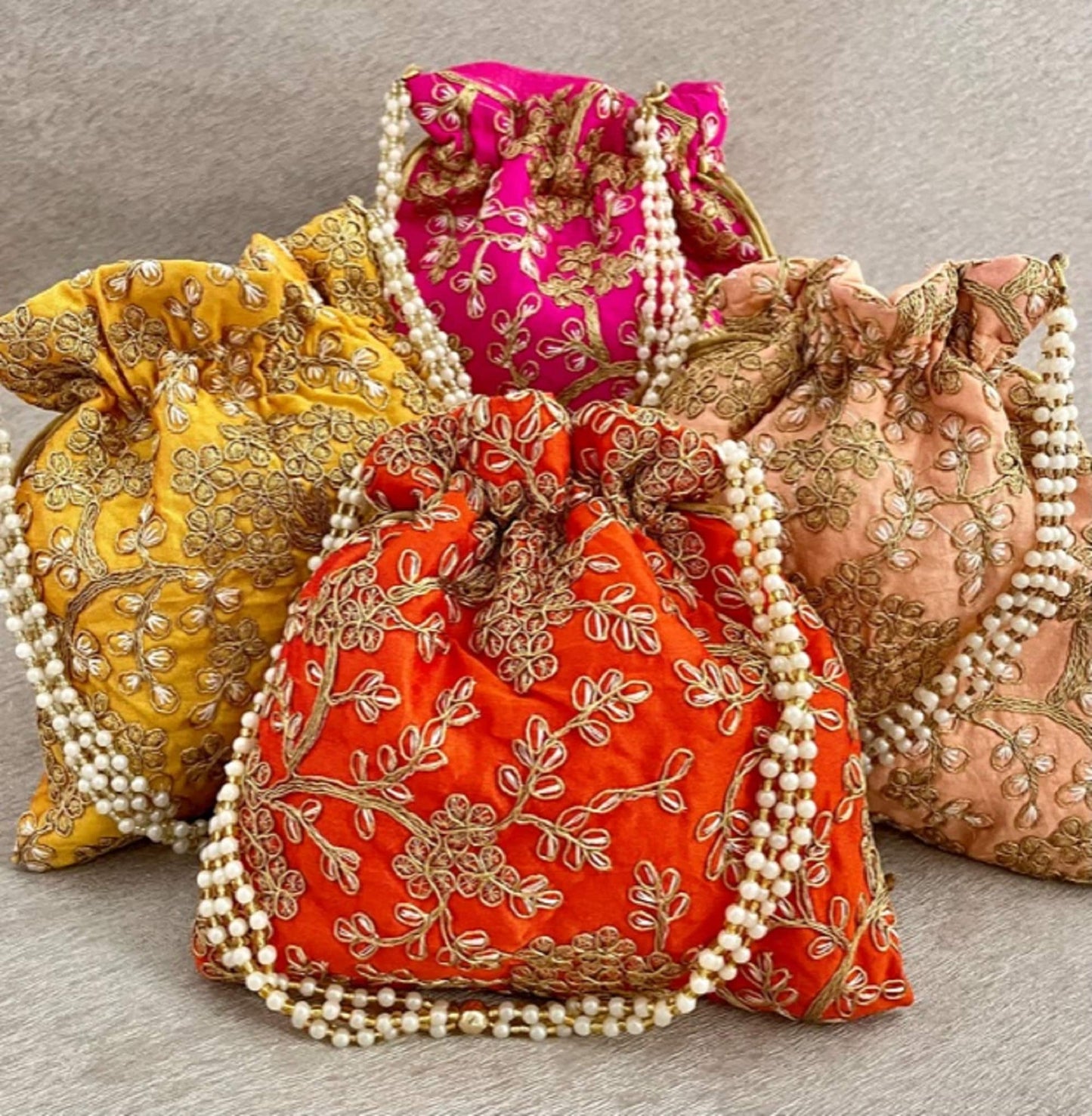 12 x Mehendi Sangeet Navratri Kanjak Potli Drawstring Wedding Favors Hens Night Bridemaids gifts Drawstring Pearls Bindi Gota Ring