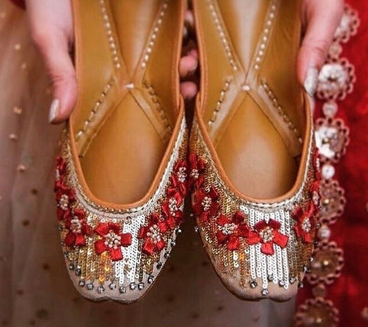 Bridal Red Juttis Punjabi Jooti Women Shoes Khussa Embroidered pumps Bridal Shoes