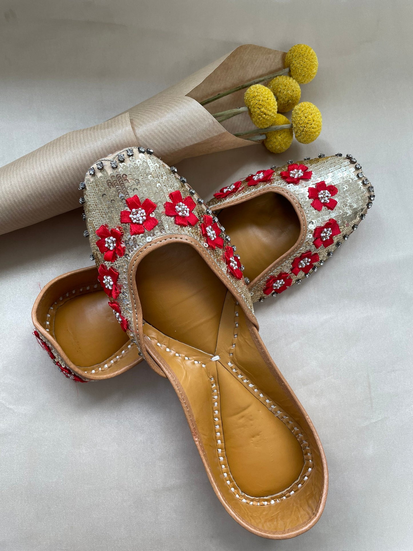 Bridal Red Juttis Punjabi Jooti Women Shoes Khussa Embroidered pumps Bridal Shoes