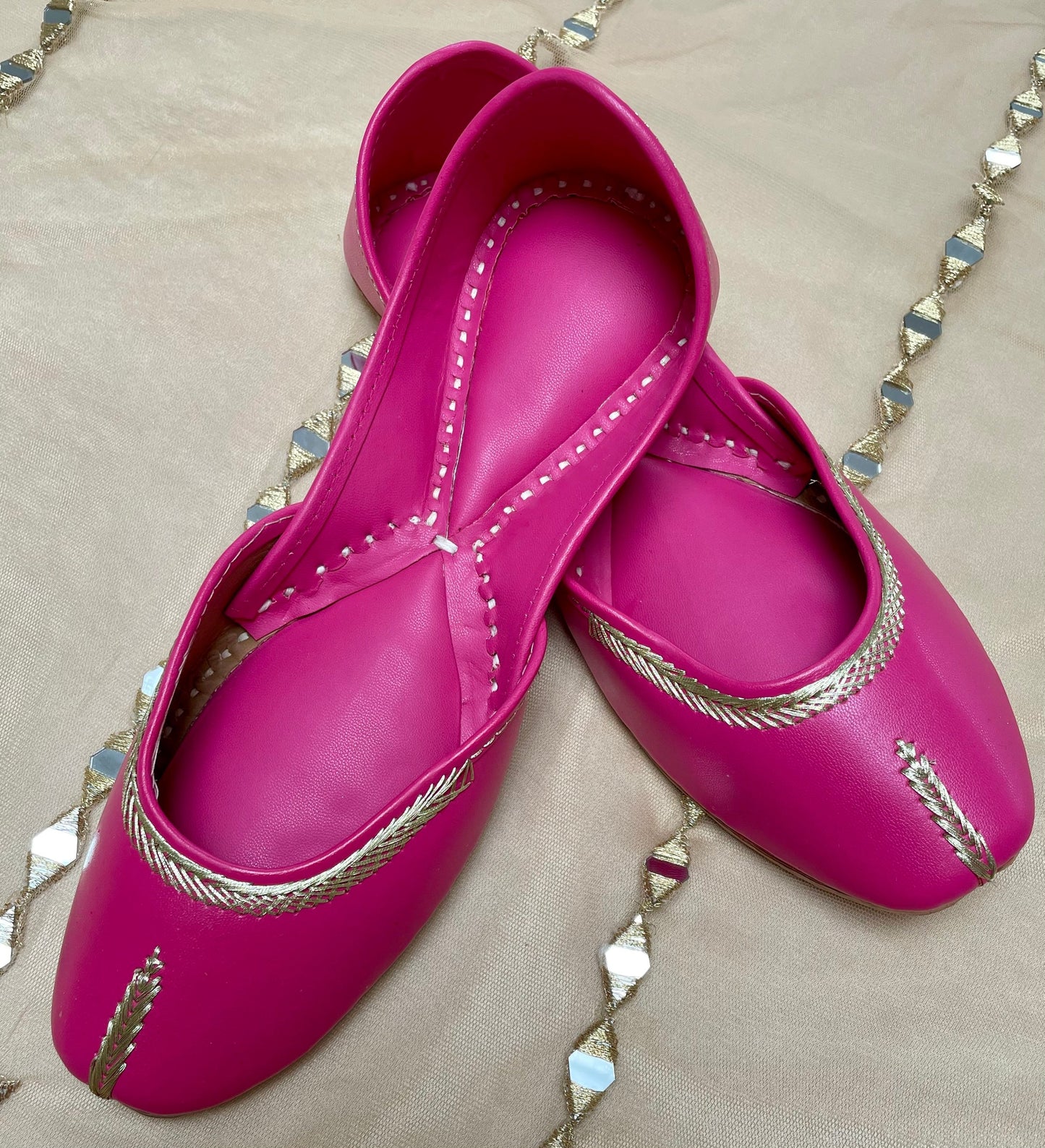 Leatherette Juttis Punjabi Jooti Women Shoes Khussa Embroidered pumps Bridal Shoes Various colours