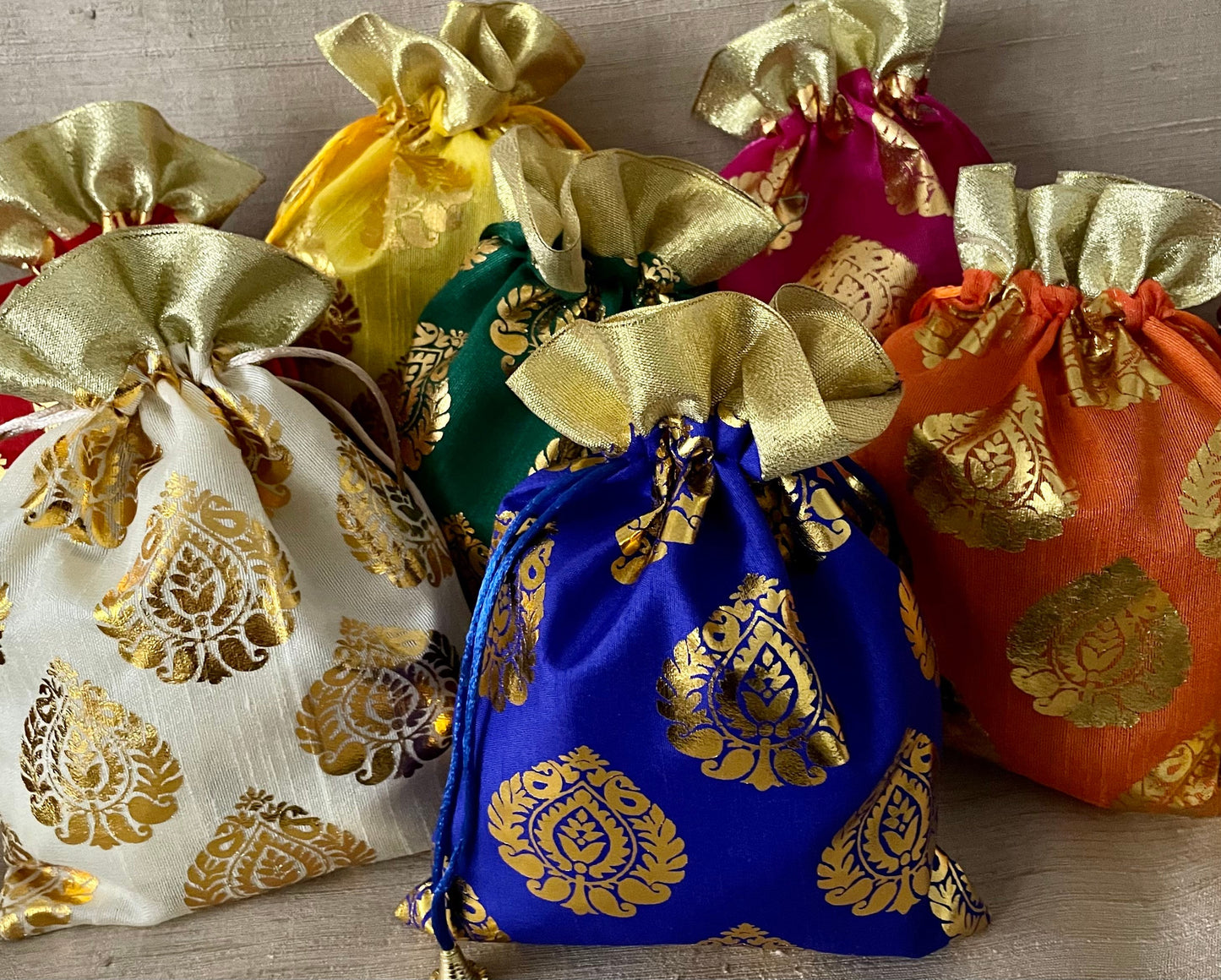 50 Lohri Damask Drawstring Design Favor Bags for Wedding Favours Bhaji Nishaani Mehendi Dholki Nikah Bidh Kanjak Navratri Gift