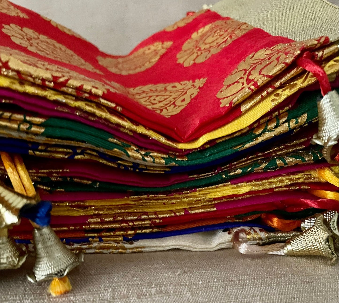 Damask Drawstring Design Favor Bags for Wedding Favours Bhaji Nishaani Mehendi Dholki Nikah Bidh Kanjak Navratri Gift