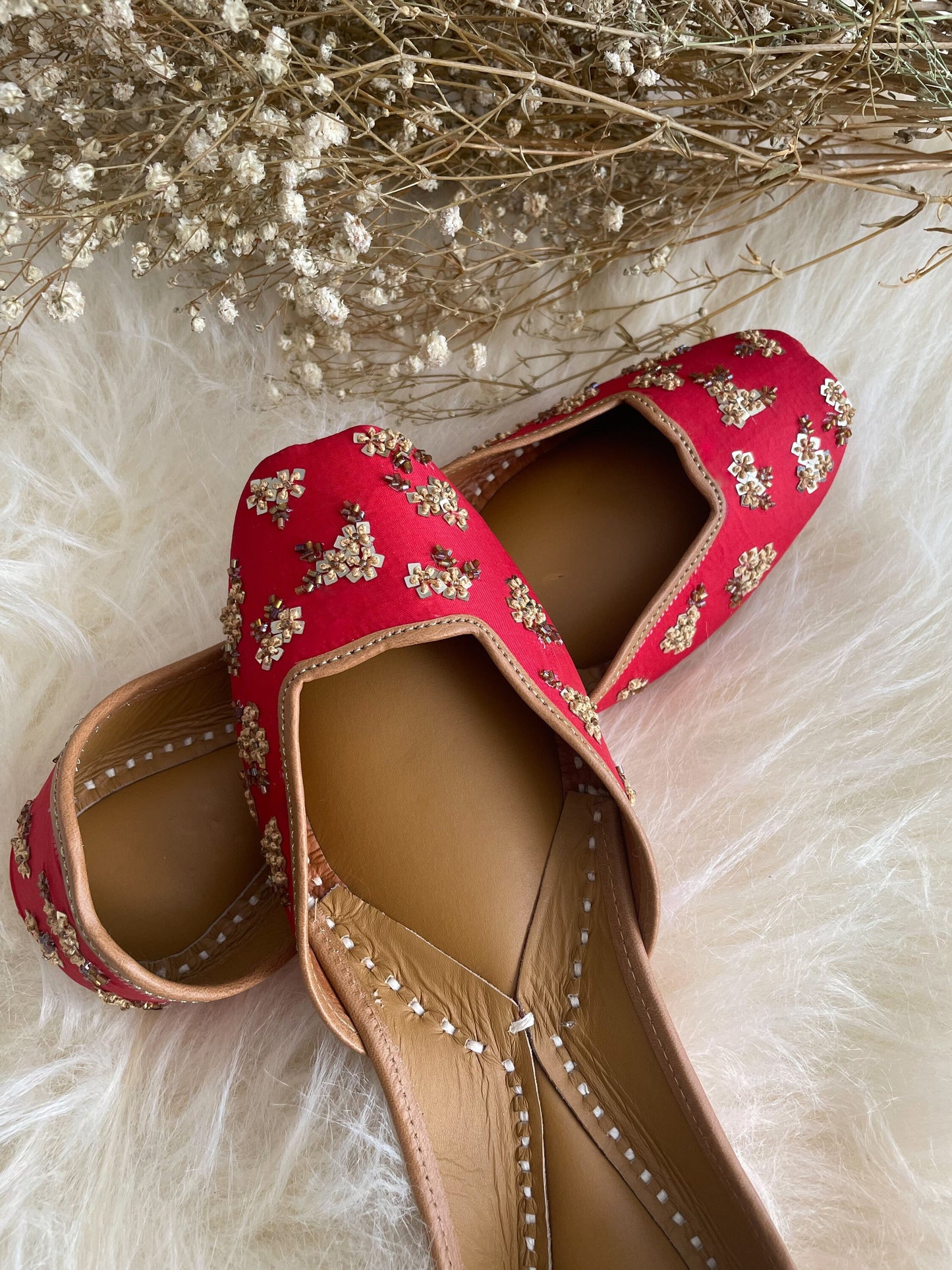 Red Juttis Punjabi Jooti Women Shoes Khussa Embroidered pumps Bridal Shoes