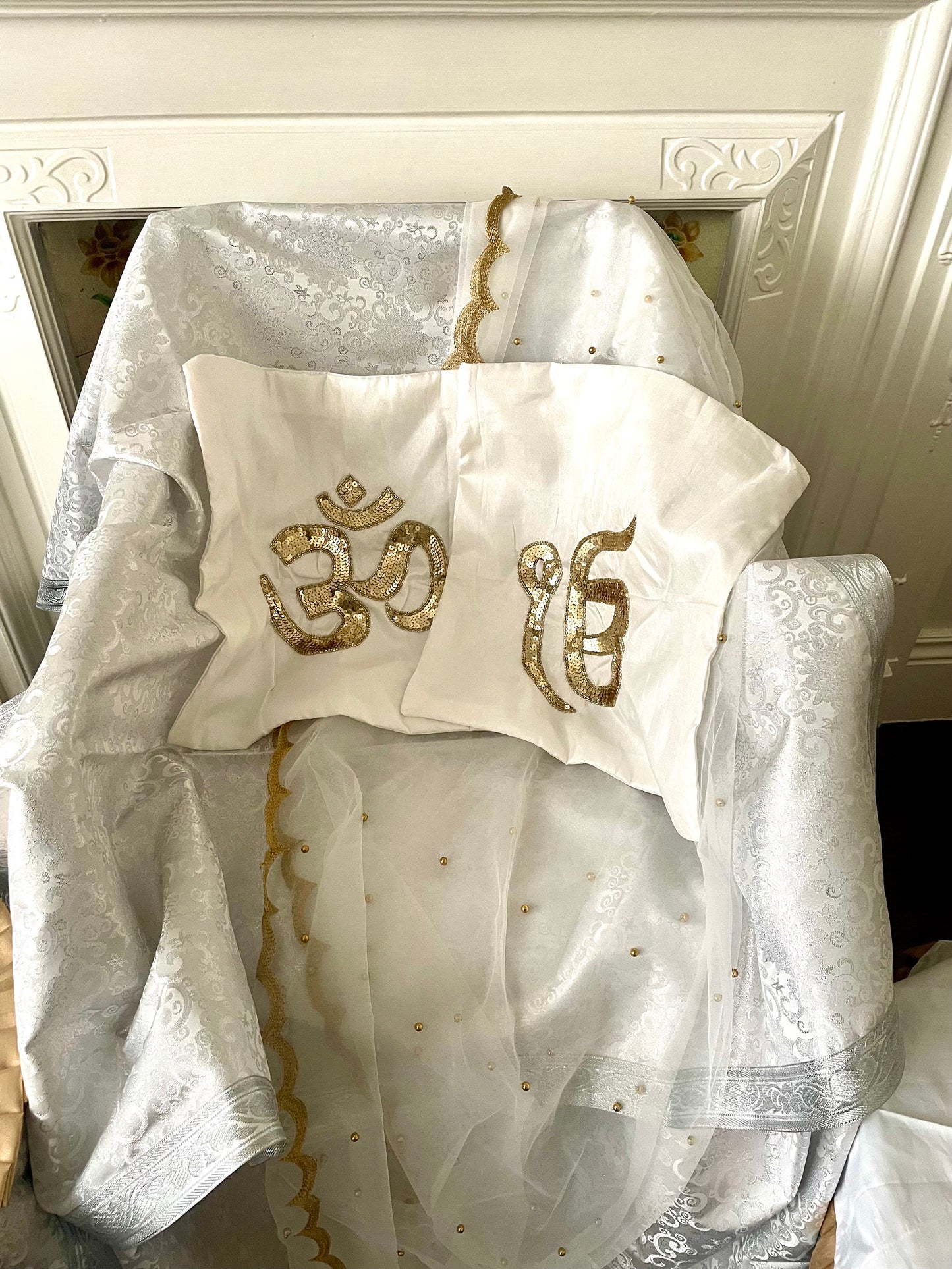 Jai Guruji Chola Set | 11 pcs| Guruji Satsang religious clothing| Guruji Swaroop| White,Silver & Gold