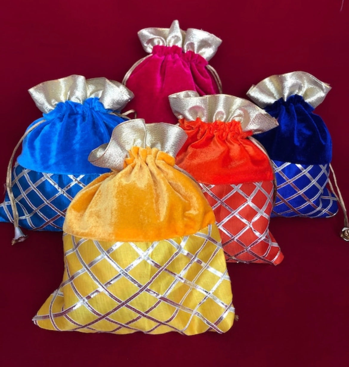 10x Mixed Colours Lohri Gift Bags Drawstring Velvet for Return Favours Eid Gifts Mehendi Dholki Wedding Favor Bags